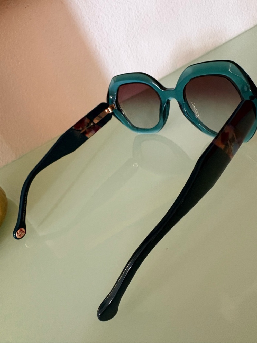 Carolina Herrera Oversized Sunglasses with Original Case - Picture 9 of 15